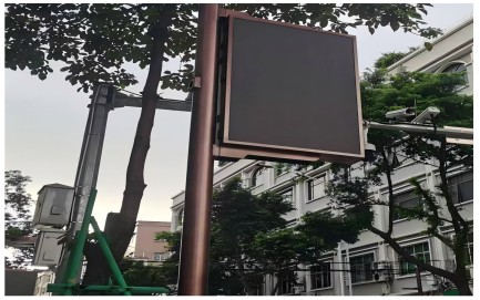 How to Control the Working Temperature Inside the Pole LED Display?